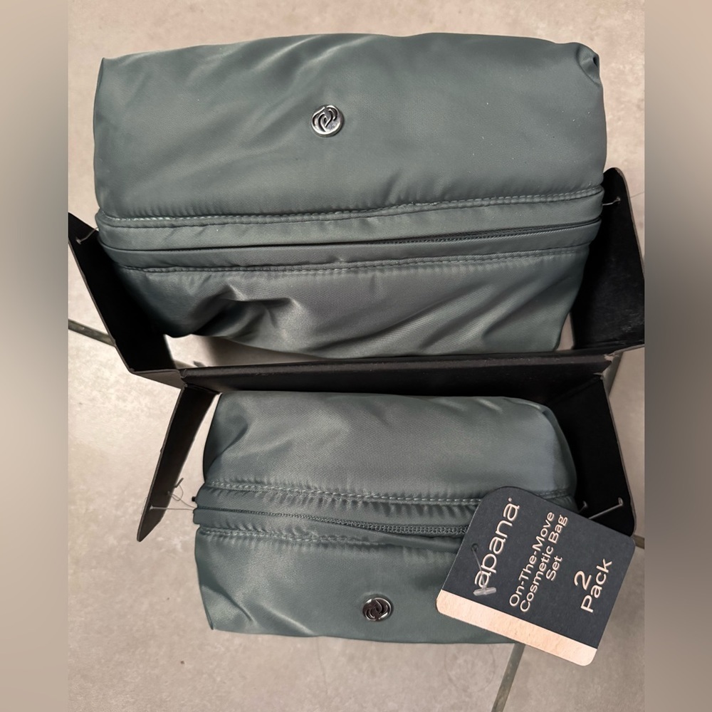 NWT Apana On-The-Move Cosmetic Bag Set (2 Pack).